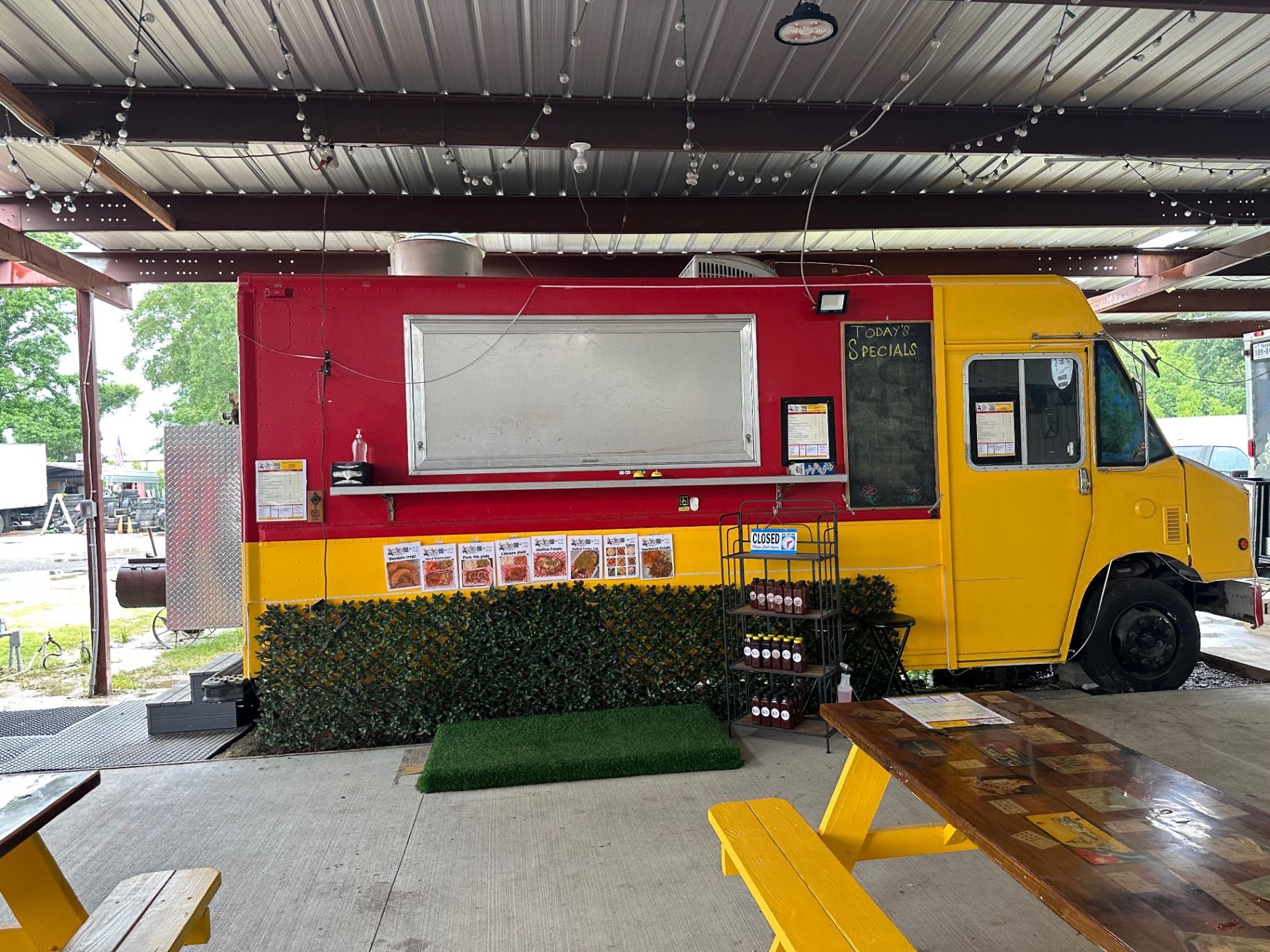 Rock's Rolling Smoky Grill & Soul Food